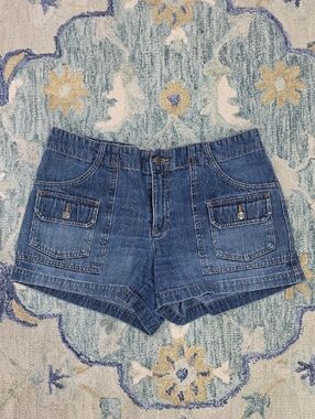 Women’s Old Navy Denim Cargo Pocket Shorts - Blue size 12